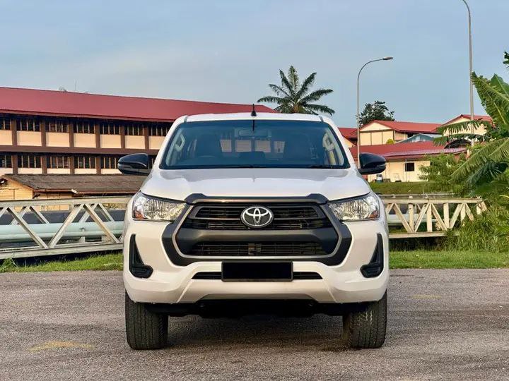 TOYOTA HILUX 2.4 PICKUP 