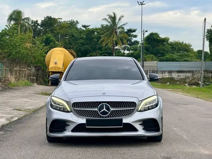 MERCEDES-BENZ C200 SEDAN