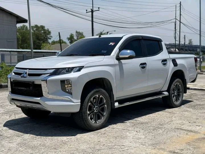 MITSUBISHI TRITON PICKUP 