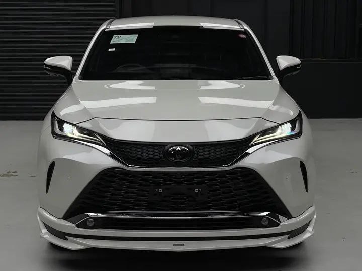 TOYOTA HARRIER  SEDAN